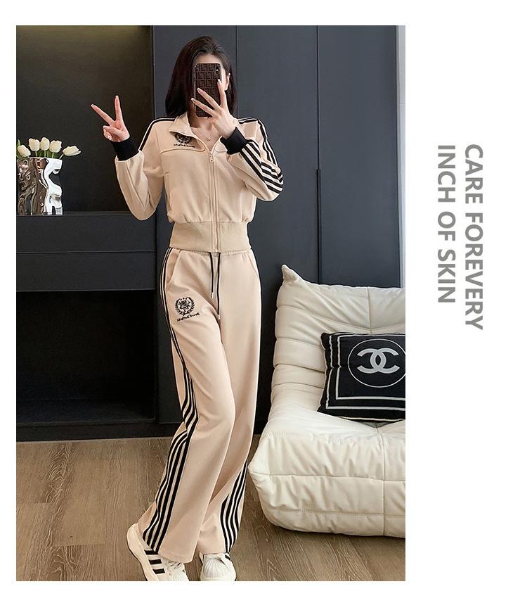 跨境淘货源分销2023秋冬季新款街头潮流减龄小个子爆款欧货网红款运动套装休闲运动气质休闲时尚流行新款秋装秋装女装时尚套装套装女装秋季套装女套装女女士运动服女装两件套套装卫衣套装休闲套装秋季套装女装时尚套装盐系休闲套装女装2023百搭设计感小众洋气欧货阿里国际站跨境采购Cross-border, shopping source, foreign trade, export, distribution 2023 fall, winter, new, street trend, explosive, European goods, network red, sportswear, leisure sports, temperament leisure, fashion popular, new autumn wear, autumn women's wear, fashion suit, women's wear, women's wear, women's wear, women's sportswear, women's two-piece, hoodie suit, casual suit, autumn suit, women's wear, Fashion suit salt department, casual suit women's dress, Ali International Station, cross-border procurement