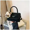 Bolso Pequeño Cuadrado Retro Estilo Hong Kong Hombro Único 2026 Nuevo de Moda Diseño de Nicho Moda Color Sólido Bolso de Hombro Cruzado de Alta Gama