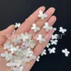 Mariposa plana de perla sintética de 17*12 mm para pulsera DIY, cadena de teléfono, adorno colgante para coche, accesorio de cuentas, popular en línea