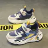 Zapatos para niños al por mayor zapatos deportivos temporada de primavera y otoño temporada escolar zapatos para correr niños medianos y grandes malla cuero zapatos casuales antideslizantes resistentes al desgaste
