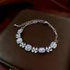 Pulseira Pingente Flor de Zircônia Estilo Francês Levemente Luxuoso, Pulseira Versátil Estilo Elegante para o Dia a Dia, Joia de Mão Simples Exquisita de Nicho