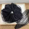 Goma para el Cabello Negra Perla Estilo Tian Zong, Extra Grande y Abundante, con Trabajo de Encaje Pesado