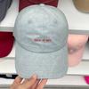 Chapéu de aba curta com bordado de letra pequena personalidade moda coreana chapéu de aba de pato homens e mulheres rosto pequeno simples casual proteção solar boné de beisebol tendência
