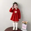 Vestido de punto para niña, nuevo estilo otoño e invierno, elegante vestido grueso de lana para bebés, capa base con capucha, vestido de princesa de dibujos animados