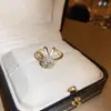 Anillo Abierto de Saturno con Circonita Estilo Coreano Lujo Ligero Moda para el Trabajo Temperamento Anillo para el Dedo Índice Joyería Personalizada de Moda Venta al por Mayor