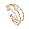 Pulseira Aberta Irregular de Pérolas com Três Camadas Cravejada de Diamantes, Pulseira de Luxo Leve e de Alta Qualidade, Pulseira Exquisita, Moderna e Versátil