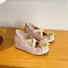 Zapatos planos de camelia francesa de gamuza para mujer, tamaño pequeño, con plataforma para aumentar la altura, colección de otoño 2026, versátiles y adecuados para el trabajo, estilo Mary Jane