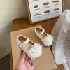 Zapatos de princesa para niñas estilo hada primavera suela blanda zapatos de cristal para niños 2026 nuevo estilo pedrería plateada flor zapatos pequeños de cuero