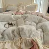 Juego de cuatro piezas de terciopelo de leche seguro para bebés, estampado floral pequeño, juego de cama de terciopelo coral engrosado de invierno, estilo fresco, funda de edredón, sábana, juego de cama 4