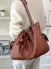 Yuezhi 2026 bolso nuevo de otoño temprano estilo vintage esmerilado, bolso de hombro y cruzado de gran capacidad para el día a día, bolso tote tipo cubo casual