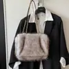 Bolso tote de felpa de alta calidad con correa de cadena para mujer, nuevo bolso de hombro de moda 2026, versátil para ir al trabajo, se puede llevar como bolso cruzado o de axila