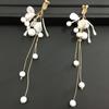 Aretes Coreanos de Hada Largos Blancos con Flores Borla Clip para la Oreja Aretes Accesorios para la Oreja de Boda