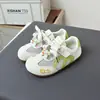 2026 Verano Nuevo Estilo Tallas 22-32 Malla Hueca Individual Zapatillas de Bebé Transpirables Zapatos para Niños 5997