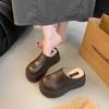 Pantuflas Peludas Famosas en Internet para Mujer, Adecuadas para Usar al Aire Libre, Nuevos Zuecos Estilo Birkenstock Otoño e Invierno 2025, Medias Pantuflas de Punta Cerrada, Pantuflas de Algodón Peludo con Suela Gruesa