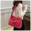 Bolsa Grande Acolchada de Algodón para Mujer 2024 Nueva Ligera Casual Especial Bolsa Nube Estilo Coreano Celebridad de Internet Gran Capacidad Bolso Cubo de Hombro Único