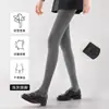Leggings de rayas verticales grises para mujer, estilo fino de primavera y otoño, nuevo estilo 2026, se pueden usar afuera, compresión adelgazante para las piernas, medias negras de invierno