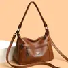 Bolsa Feminina de Couro Macio Mais Vendida Transfronteiriça 2025 Nova Bolsa Transversal Simples de Grande Capacidade Elegante Bolsa de Ombro Axilar