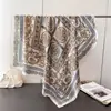 Bufanda Cuadrada Grande Estampada de Imitación Seda de Estilo Étnico Europeo y Americano, Chal de Viaje, Bufanda para el Cuello, Protección Solar, Pañuelo para la Cabeza, Bufanda para Mujer