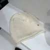 Gorro liso de estilo coreano, corte relajado, para mujer, perfecto para otoño e invierno, diseñado para hacer que el rostro parezca más pequeño, y adecuado para cabezas de mayor tamaño
