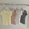 WGWE9549 Guangzhou Trece Líneas Ropa de Mujer Verano 2026 Nuevo Cuello en V Ajustado Versátil Adelgazante Manga Corta Camiseta Top