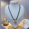 Collar de hueso de serpiente con cuentas redondas brillantes para mujer, diseño de nicho, cadena de clavícula de cuerda simple de moda de lujo ligero, estilo frío