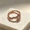Anillo liso elegante y minimalista para el dedo índice, popular entre las influencers femeninas, anillo hueco de lujo ligero, anillo de lazo de estilo coreano de nicho