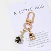 Llavero de Tarjeta de Abrazo Pequeño con Flor de Rosa Multicolor Linda Transfronteriza Europea y Americana Adorno Sencillo para el Día de San Valentín