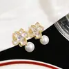 Brincos de Pérola Flor de Cinco Pétalas 2025 Novos Brincos de Luxo Brincos de Pétalas Micro Embellished Brincos Elegantes para o Dia a Dia para Mulheres