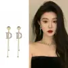 Brincos de Tachinha com Letra Fashion e Elegantes para Socialites 2025 Nova Tendência Brincos Longos para Mulheres com Senso de Design Único