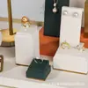 Adereços de Exibição de Joias de Alta Qualidade: Suporte de Exibição para Anel, Colar, Pulseira, Bandeja de Joias de Veludo Premium Bege para Transmissão ao Vivo