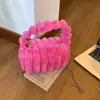 Bolsa de Mão de Pelúcia Moda Outono e Inverno Transfronteiriça para Mulheres, Bolsa Transversal com Corrente Estilo Coreano Tendência, Bolsa de Mão Estilosa Tipo Almofada