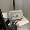 Bolso de mujer de otoño 2024, sencillo, nuevo, estético, de moda, pequeño, cuadrado, diseño de nicho, bandolera de estilo occidental.
