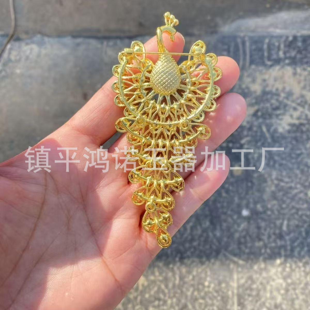镶嵌孔雀吊坠