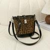 Bolso Bandolera Tipo Cubo de Alta Gama Transfronterizo para Nicho de Moda Casual, Viajes al Trabajo, para Mujer, Modelo Nuevo 2026