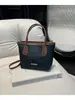 2026 Nuevo Bolso de Mano de Cuero de Moda Creativo y Moderno Estilo Europeo con una Textura Elegante, Bolso Pequeño para Mujer de Hombro y Cruzado