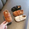 Zapatos de cuero estilo británico para niños 2026 otoño versión coreana moda estudiantil mocasines sin cordones lindos mocasines para bebé