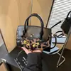 Bolsas Infantis Europeias e Americanas Tendência Cor Contrastante Platina para Meninas Moda Estilo Passarela Texturizada Bolsa de Ombro Transversal Bolsa de Batom