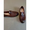Mocasines de piel de oveja con un tacón oculto de 5 cm, que cuentan con una hebilla metálica retro, punta redonda de piel genuina y un diseño slip-on