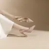 Zapatos de tacón alto con punta y sin espalda, remachados, para mujer, modelo nuevo 2026, color nude, tacón grueso, plataforma, versátiles para el trabajo, sandalias populares