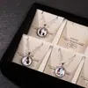Nuevo Collar de Letra Transfronterizo, Exquisita y Versátil Cadena para Clavícula con Flor, Estilo de Lujo Ligero Personalizado, Colgante Versátil para Mujeres al por Mayor
