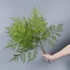 Plantas verdes artificiales en stock, manojos de helecho, hojas de helecho, hierba de helecho para decoración de paredes interiores y diseño de paisajes, césped artificial al por mayor