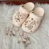 Nova Fivela de Decoração para Sapato Crocs DIY, Conjunto Fashion de Flor Tulipa com Pérolas Tridimensionais Acessórios de Fivela para Sapato