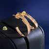 Pendientes de Aro con Forma de C Brillantes Sencillos Estilo Ins Diseño de Anillo Clásico Muestra Lujo Elegante