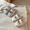 Nuevas Sandalias de Verano para Niñas de 3 a 6 Años, Sandalias Estilo Princesa con Punta Cerrada y Suela Suave, Antideslizantes, Zapatos Huecos Mary Jane