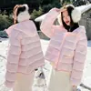 Chamarra acolchada de algodón estilo nuevo 2026, gorro para mujer, gorro de punto de alta gama, gorro versátil para clima frío, gorro de lana cálido y moderno, venta al por mayor
