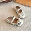 Zapatos de Piel Pequeños para Niñas 2026 Primavera y Otoño Nuevos Zapatos Mary Jane Zapatos de Princesa para Niña Pequeña con Moño y Cierre de Velcro Planos de Moda