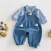 Conjunto de overol para niños y niñas, nueva moda de otoño, lindo conjunto de dos piezas de jeans de una pieza y camisa a cuadros, moderno