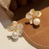 Pendientes de Esmalte con Perlas Florales Estilo Francés, Pendientes de Pétalos de Alta Gama y Elegantes, Diseño de Nicho de Lujo Ligero, Pendientes de Alta Gama
