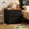 Mesita de noche de madera maciza cuidadosamente seleccionada, modelo nuevo para uso doméstico, lujo ligero, estilo vintage pequeño color crema, mueble de almacenamiento de alta gama para mesita de noche