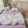 Set súper suave de cuatro piezas de algodón gofrado con estampado floral fresco, adecuado para dormitorio y uso doméstico, incluye sábana bajera y funda de edredón, set floral de tres piezas para exportación